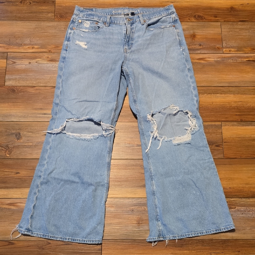 American Eagle Strigid Ripped Low-Rise Baggy Flare Jean
